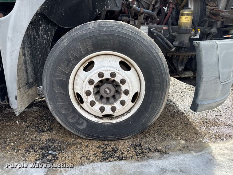 image for item YA2359 2016 Mack CXU613 semi truck