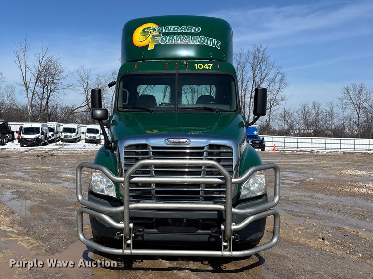 image for item YA2360 2017 Freightliner Cascadia 125 semi truck