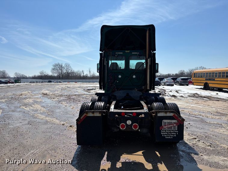 image for item YA2360 2017 Freightliner Cascadia 125 semi truck