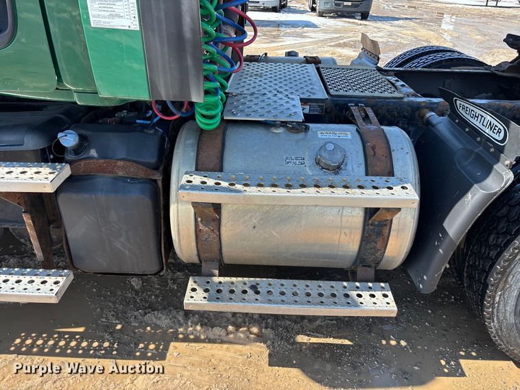 image for item YA2360 2017 Freightliner Cascadia 125 semi truck