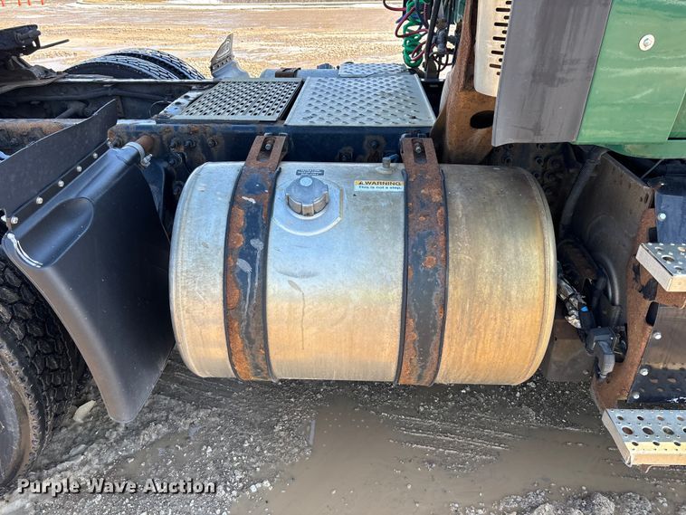 image for item YA2360 2017 Freightliner Cascadia 125 semi truck