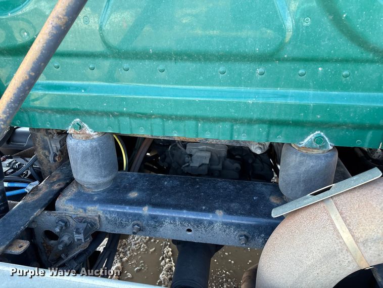 image for item YA2360 2017 Freightliner Cascadia 125 semi truck