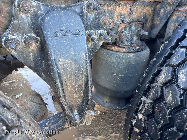 image for item YA2360 2017 Freightliner Cascadia 125 semi truck