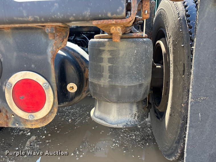 image for item YA2360 2017 Freightliner Cascadia 125 semi truck