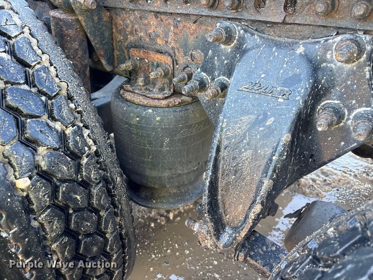 image for item YA2360 2017 Freightliner Cascadia 125 semi truck