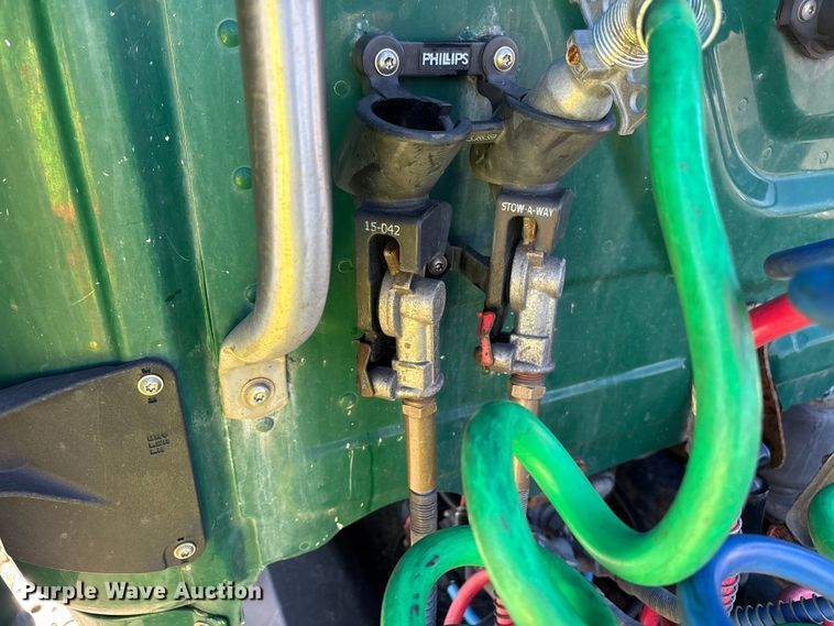 image for item YA2360 2017 Freightliner Cascadia 125 semi truck