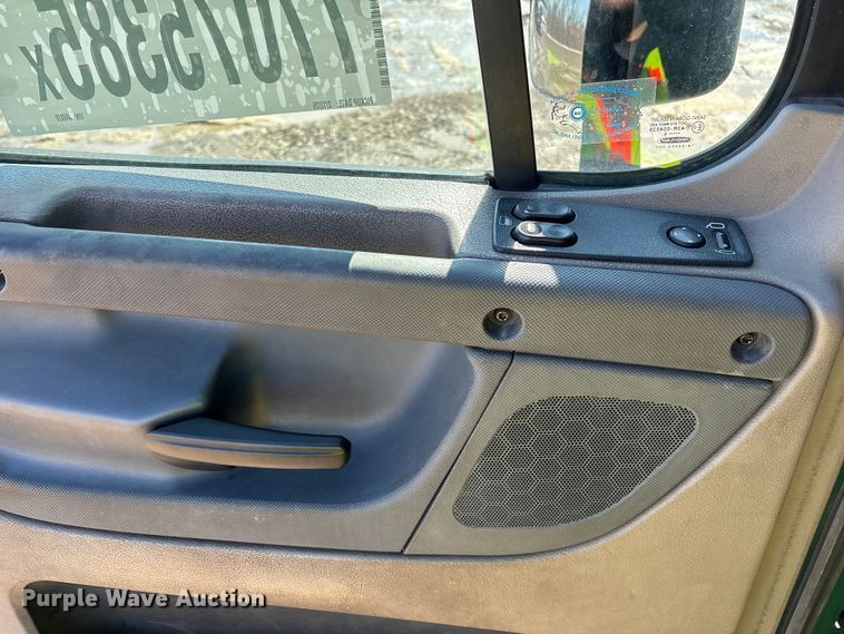 image for item YA2360 2017 Freightliner Cascadia 125 semi truck