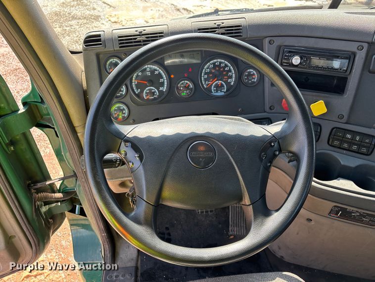 image for item YA2360 2017 Freightliner Cascadia 125 semi truck