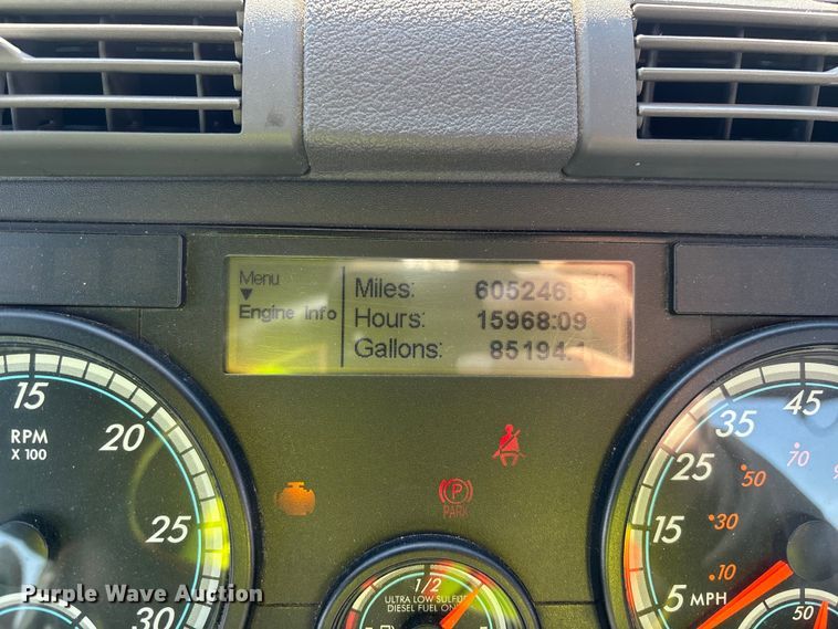 image for item YA2360 2017 Freightliner Cascadia 125 semi truck