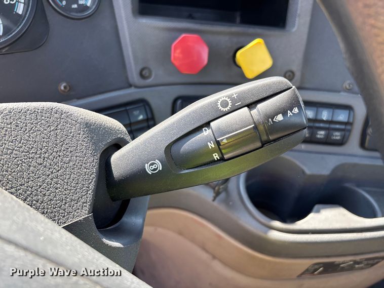 image for item YA2360 2017 Freightliner Cascadia 125 semi truck