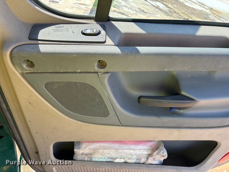 image for item YA2360 2017 Freightliner Cascadia 125 semi truck