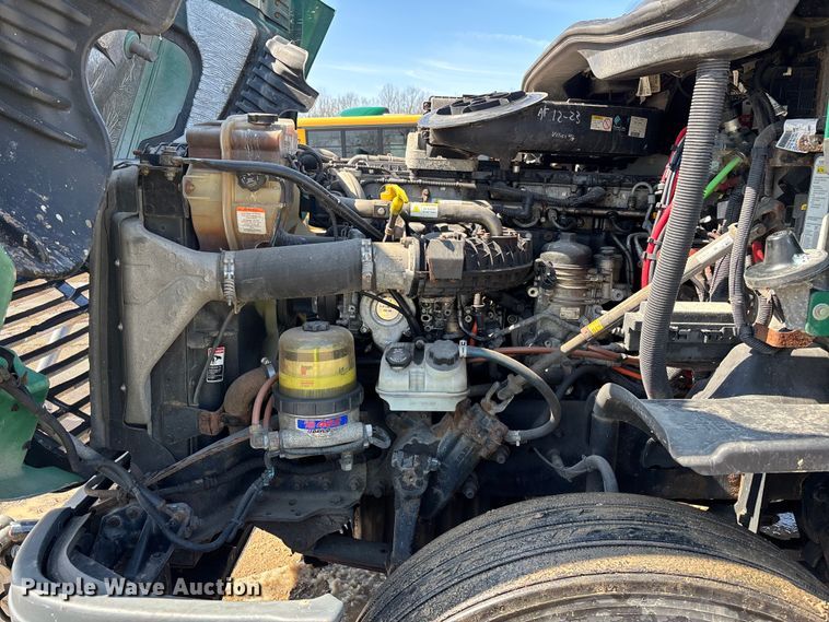 image for item YA2360 2017 Freightliner Cascadia 125 semi truck