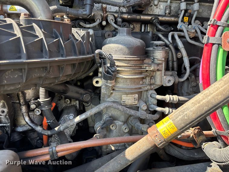 image for item YA2360 2017 Freightliner Cascadia 125 semi truck