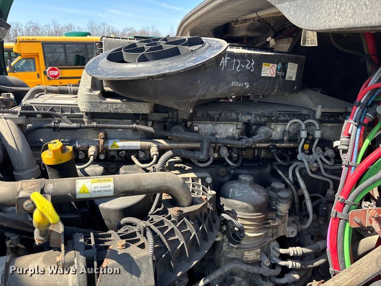 image for item YA2360 2017 Freightliner Cascadia 125 semi truck