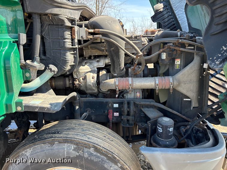 image for item YA2360 2017 Freightliner Cascadia 125 semi truck