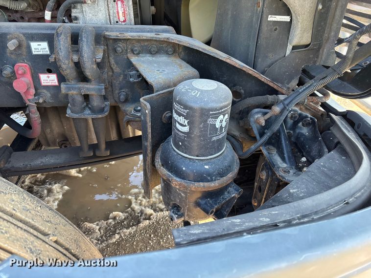 image for item YA2360 2017 Freightliner Cascadia 125 semi truck