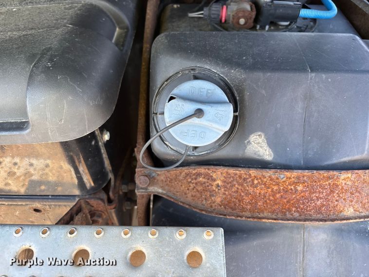 image for item YA2360 2017 Freightliner Cascadia 125 semi truck