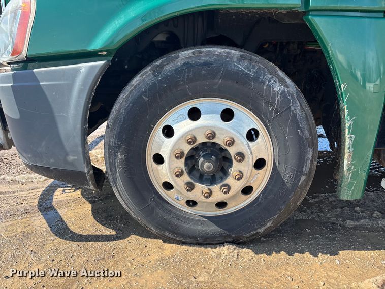 image for item YA2360 2017 Freightliner Cascadia 125 semi truck