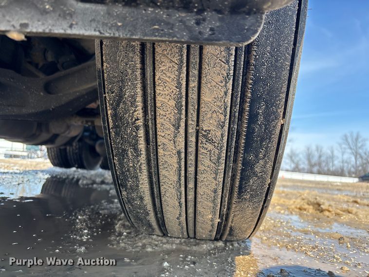 image for item YA2360 2017 Freightliner Cascadia 125 semi truck