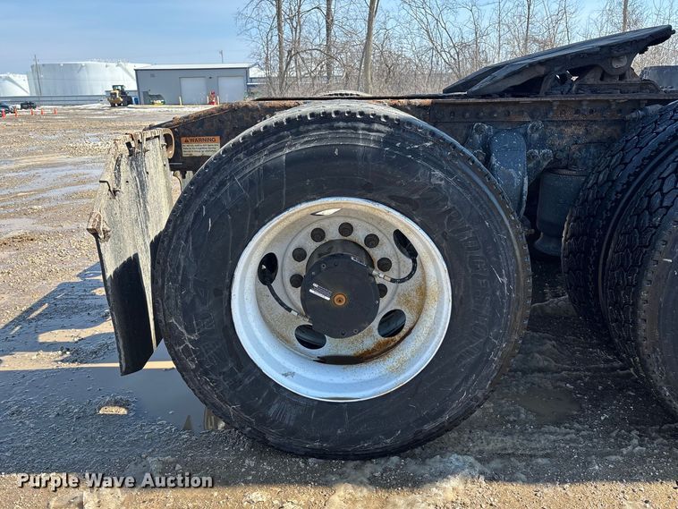 image for item YA2360 2017 Freightliner Cascadia 125 semi truck