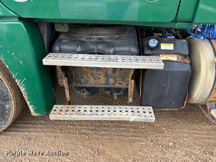 image for item YA2361 2017 Freightliner Cascadia 125 semi truck