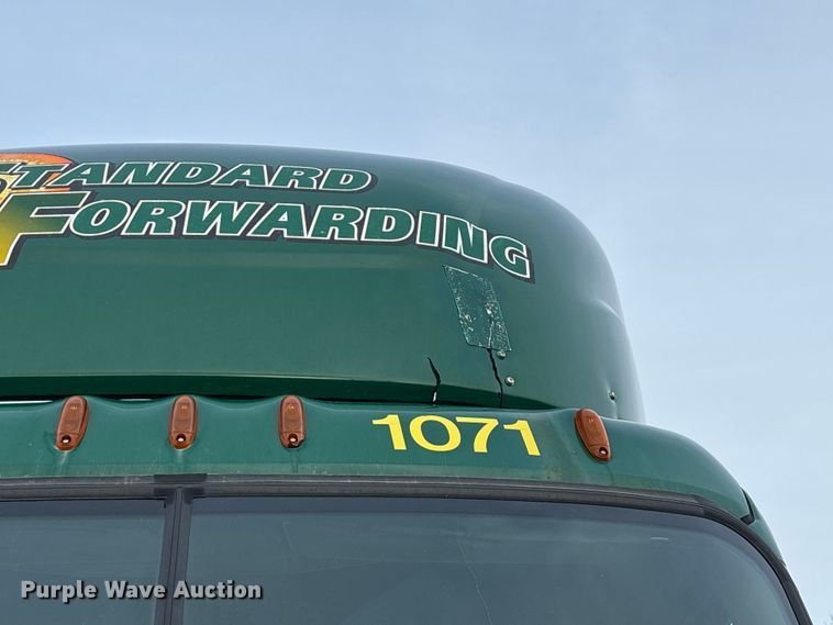 image for item YA2361 2017 Freightliner Cascadia 125 semi truck