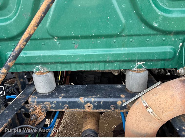 image for item YA2361 2017 Freightliner Cascadia 125 semi truck