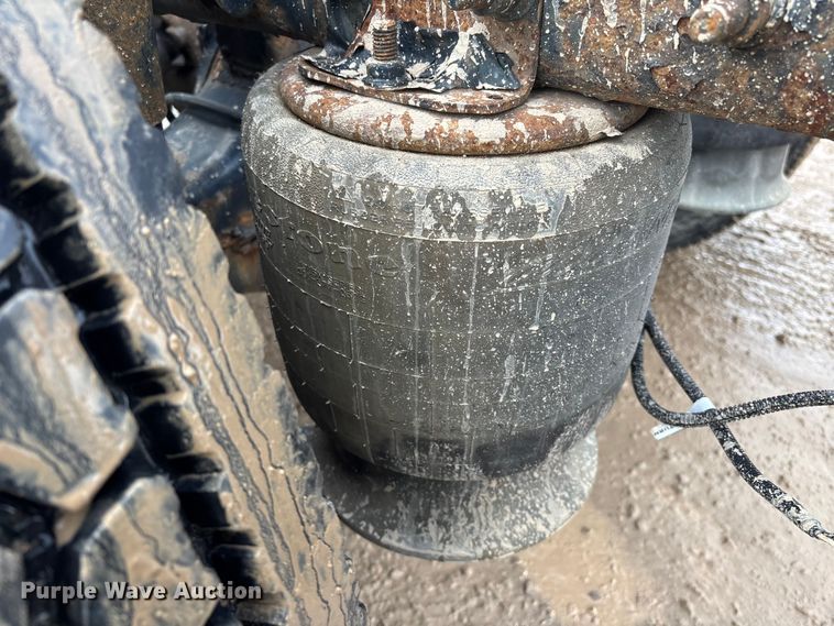 image for item YA2361 2017 Freightliner Cascadia 125 semi truck