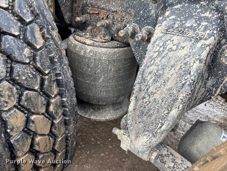 image for item YA2361 2017 Freightliner Cascadia 125 semi truck