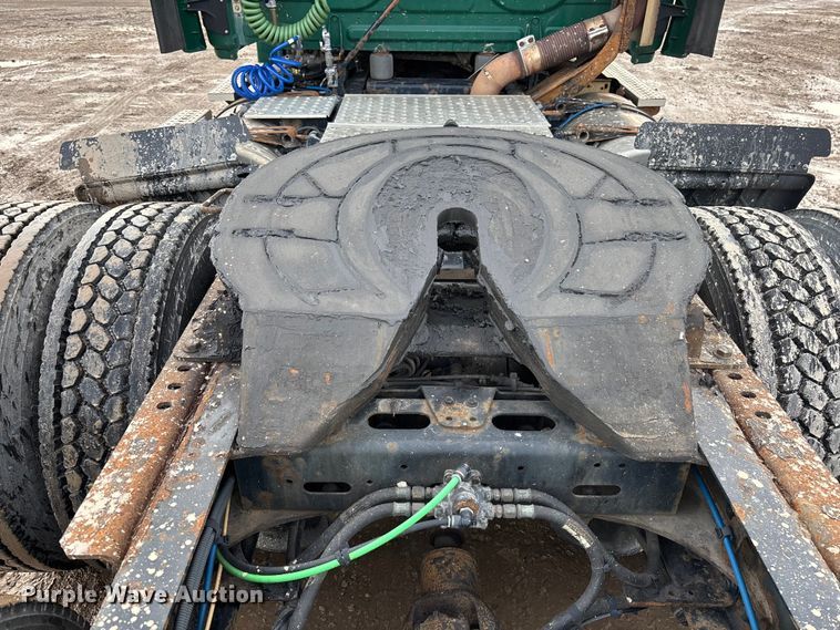 image for item YA2361 2017 Freightliner Cascadia 125 semi truck