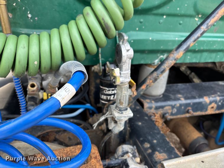 image for item YA2361 2017 Freightliner Cascadia 125 semi truck