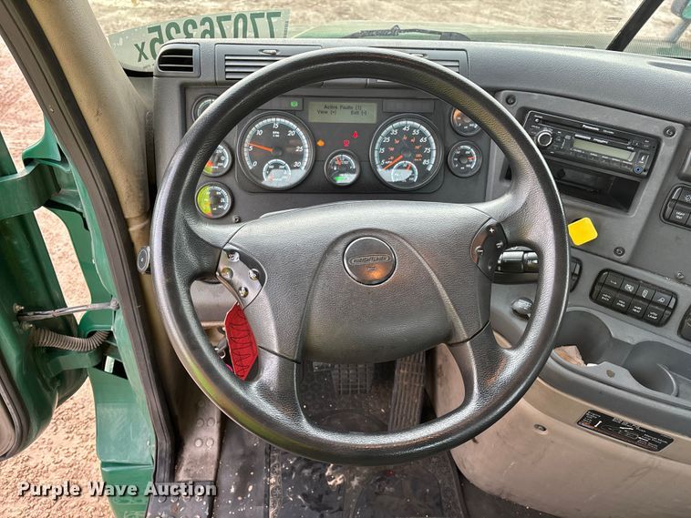 image for item YA2361 2017 Freightliner Cascadia 125 semi truck