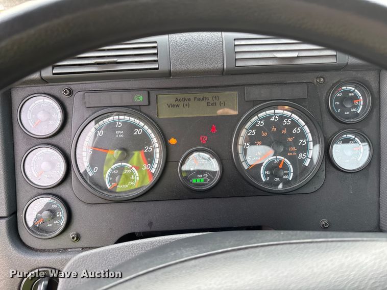 image for item YA2361 2017 Freightliner Cascadia 125 semi truck