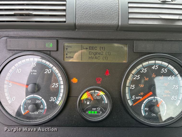 image for item YA2361 2017 Freightliner Cascadia 125 semi truck