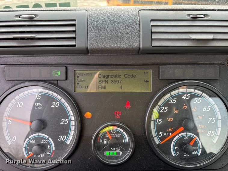 image for item YA2361 2017 Freightliner Cascadia 125 semi truck