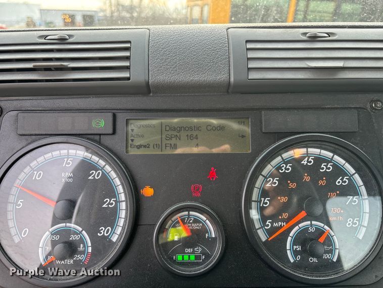 image for item YA2361 2017 Freightliner Cascadia 125 semi truck