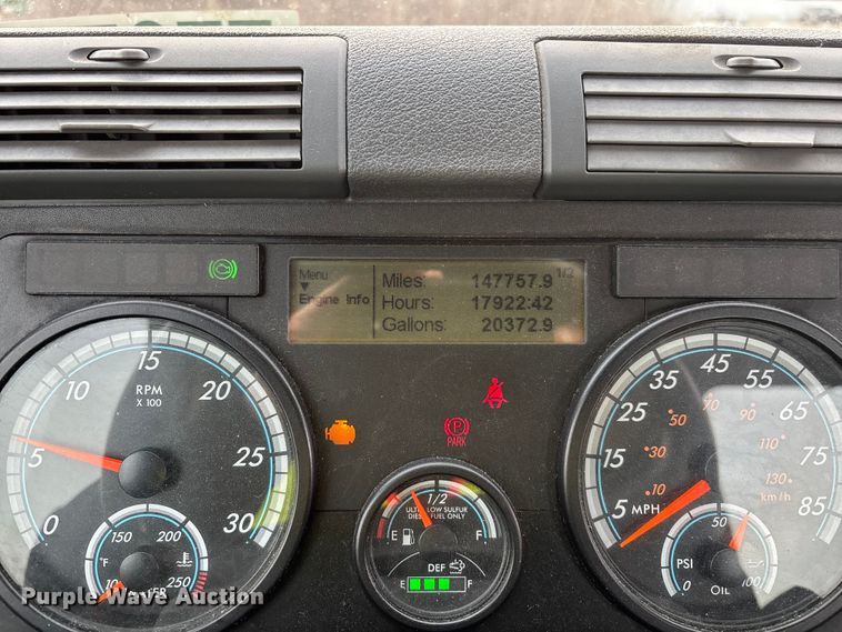 image for item YA2361 2017 Freightliner Cascadia 125 semi truck