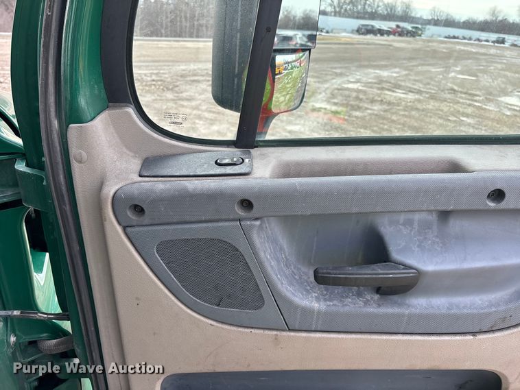 image for item YA2361 2017 Freightliner Cascadia 125 semi truck