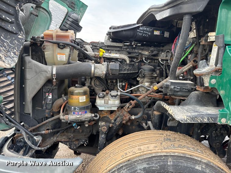 image for item YA2361 2017 Freightliner Cascadia 125 semi truck