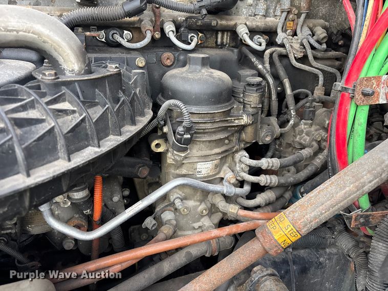 image for item YA2361 2017 Freightliner Cascadia 125 semi truck