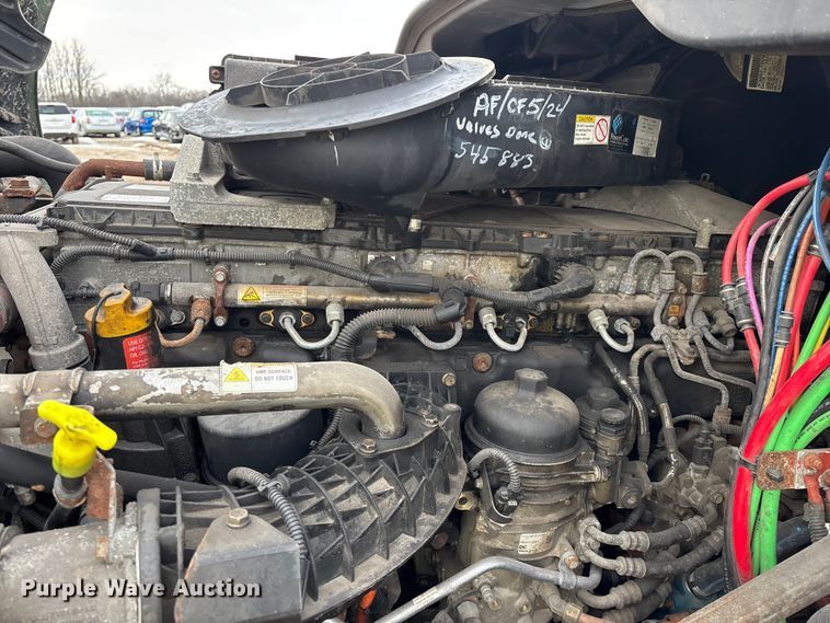 image for item YA2361 2017 Freightliner Cascadia 125 semi truck