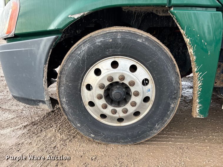 image for item YA2361 2017 Freightliner Cascadia 125 semi truck