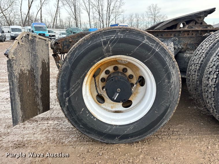 image for item YA2361 2017 Freightliner Cascadia 125 semi truck