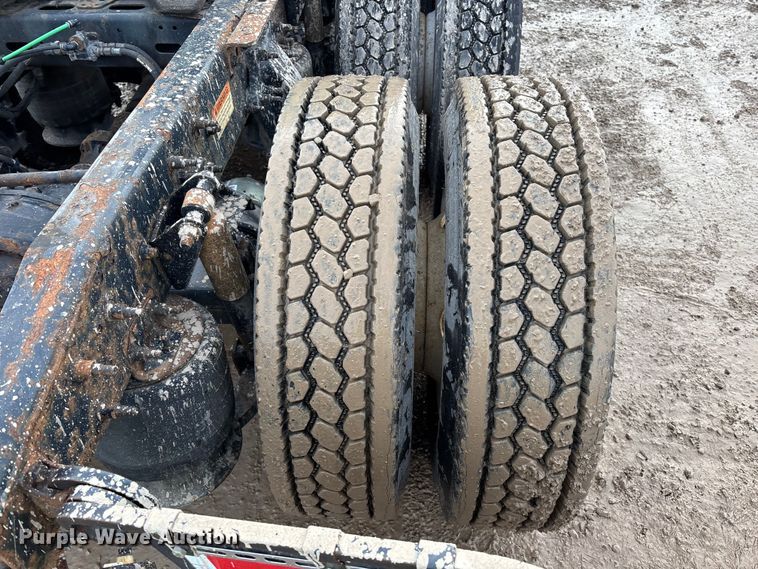 image for item YA2361 2017 Freightliner Cascadia 125 semi truck