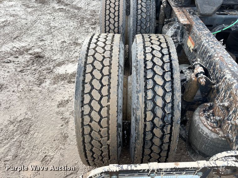 image for item YA2361 2017 Freightliner Cascadia 125 semi truck