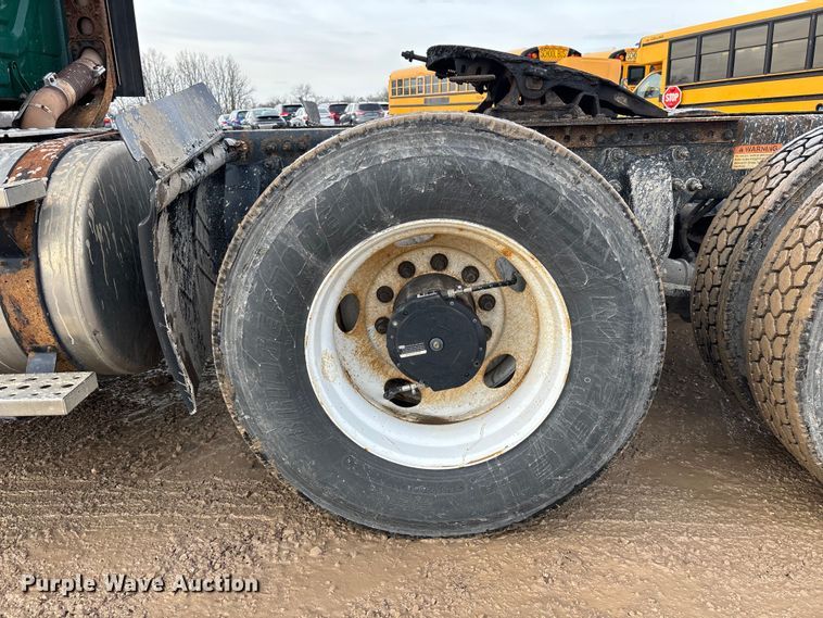 image for item YA2361 2017 Freightliner Cascadia 125 semi truck