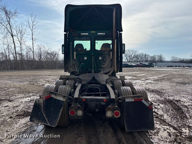 image for item YA2362 2017 Freightliner Cascadia 125 semi truck