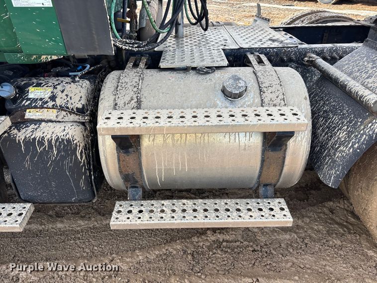 image for item YA2362 2017 Freightliner Cascadia 125 semi truck