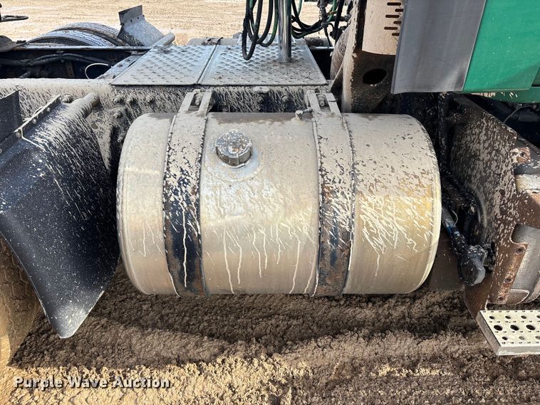 image for item YA2362 2017 Freightliner Cascadia 125 semi truck