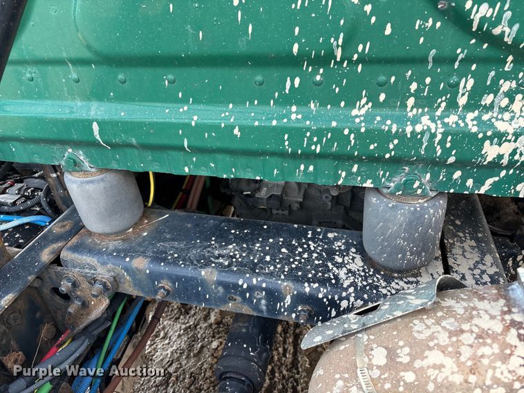 image for item YA2362 2017 Freightliner Cascadia 125 semi truck